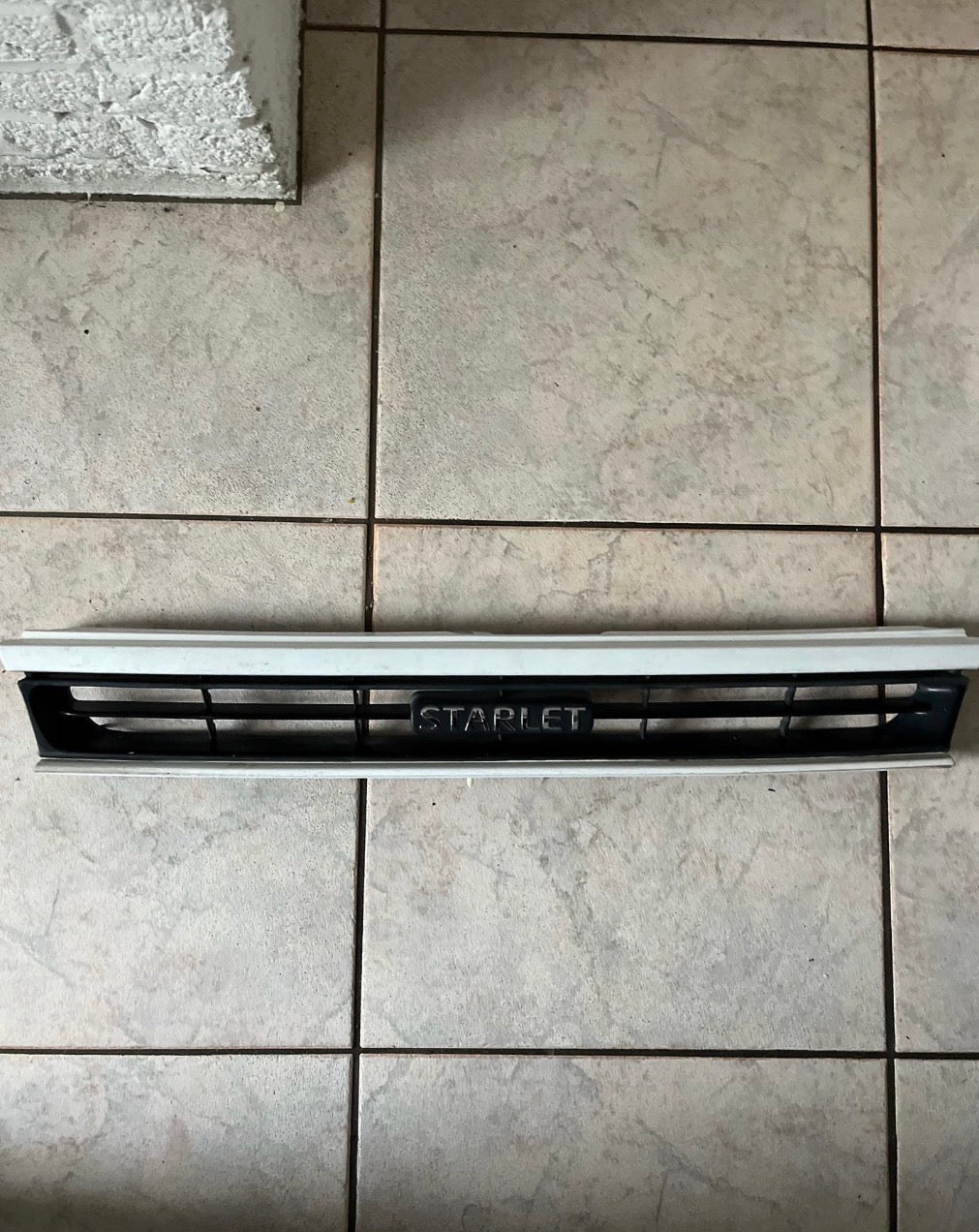 Toyota Starlet EP82 “Starlet” grill